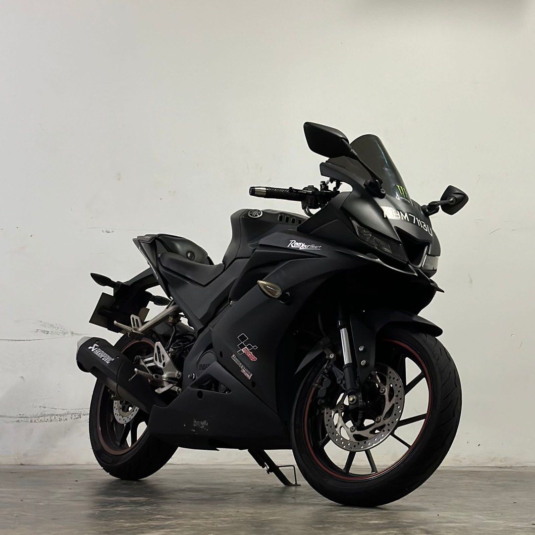 Yamaha r15 version top 3 black colour