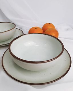 2 Pair Ceramic Soup Bowl with Cake Plate.
Speckled design.
With original box
