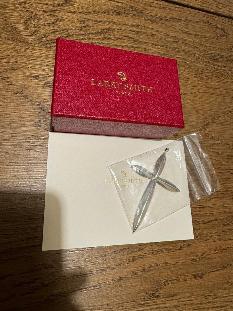 全新現貨極罕一枚larry smith TRIANGLE CROSS PENDANT 日本訂貨等待長
