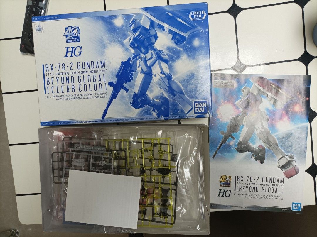 透明高達新品RX-78-20 GUNDAM && 絕級超人卡12張, 興趣及遊戲, 玩具