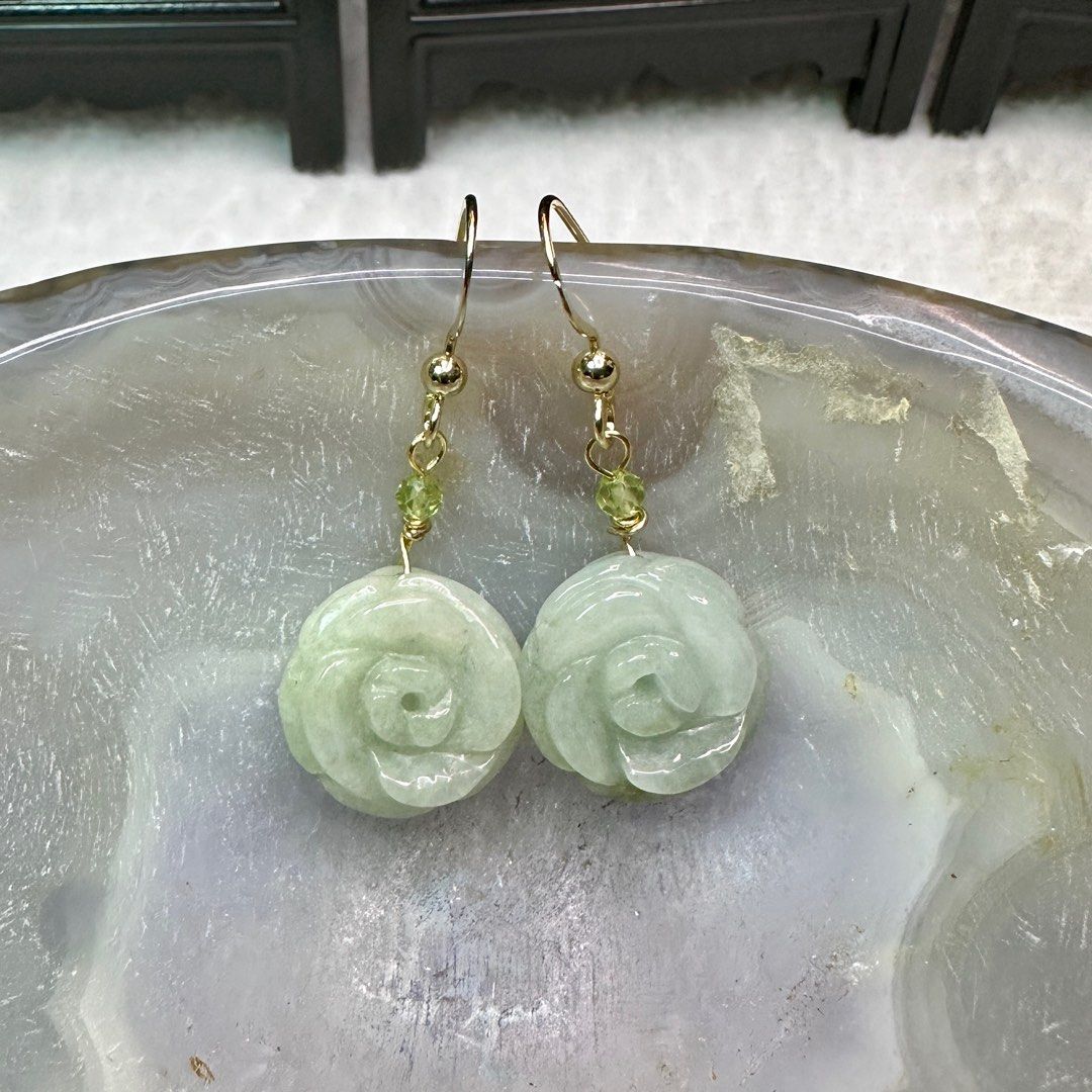 A pair of jade flower earring