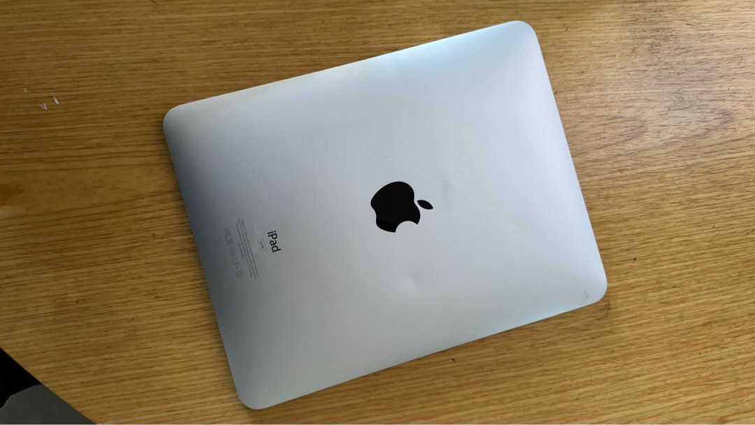 A1219 First Generation iPad Silver 32 GB Mobile Phones