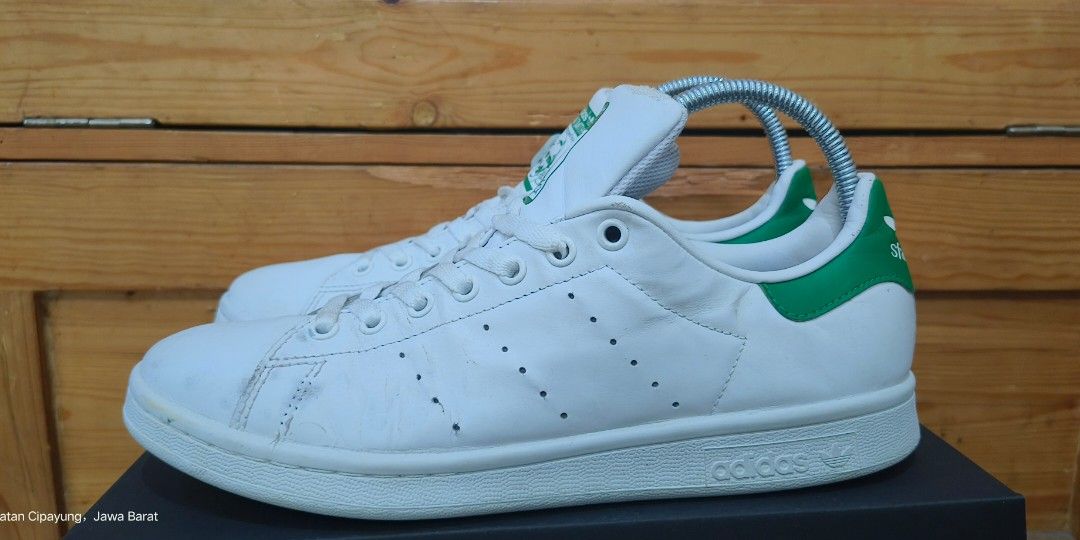Adidas Stan Smith size 42 Fesyen Pria Sepatu Sneakers di Carousell