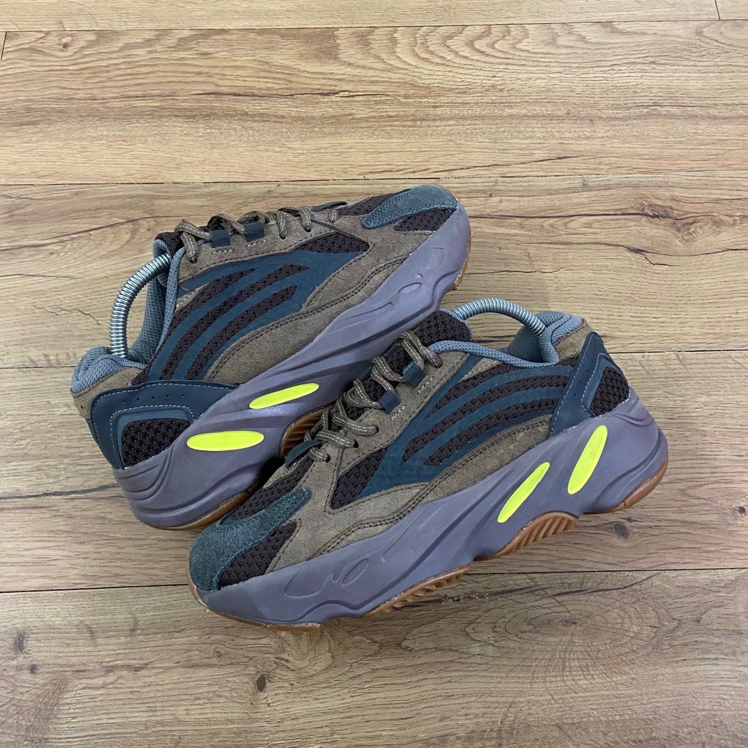 Yeezy 700 7.5 store