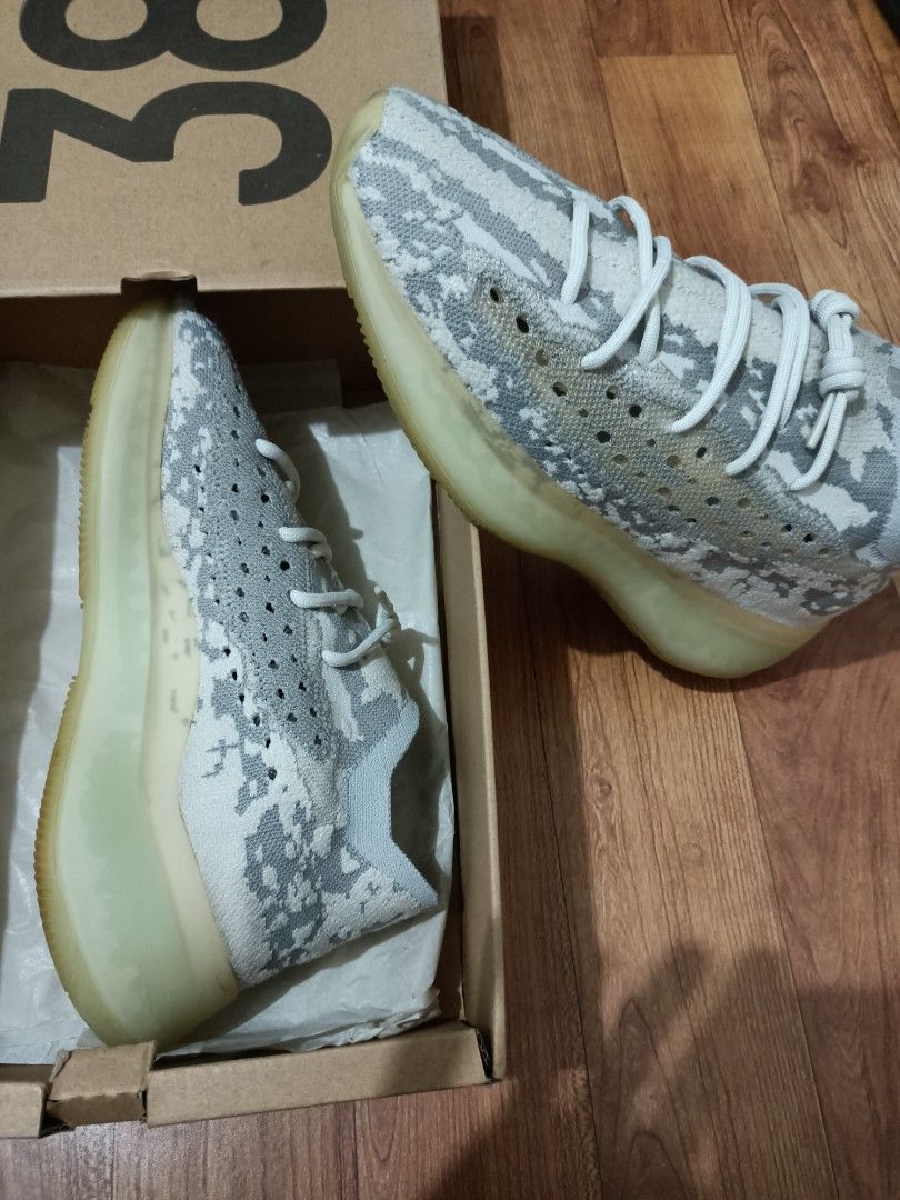 Adidas Yeezy boost 380 alien size 45 Fesyen Pria Sepatu