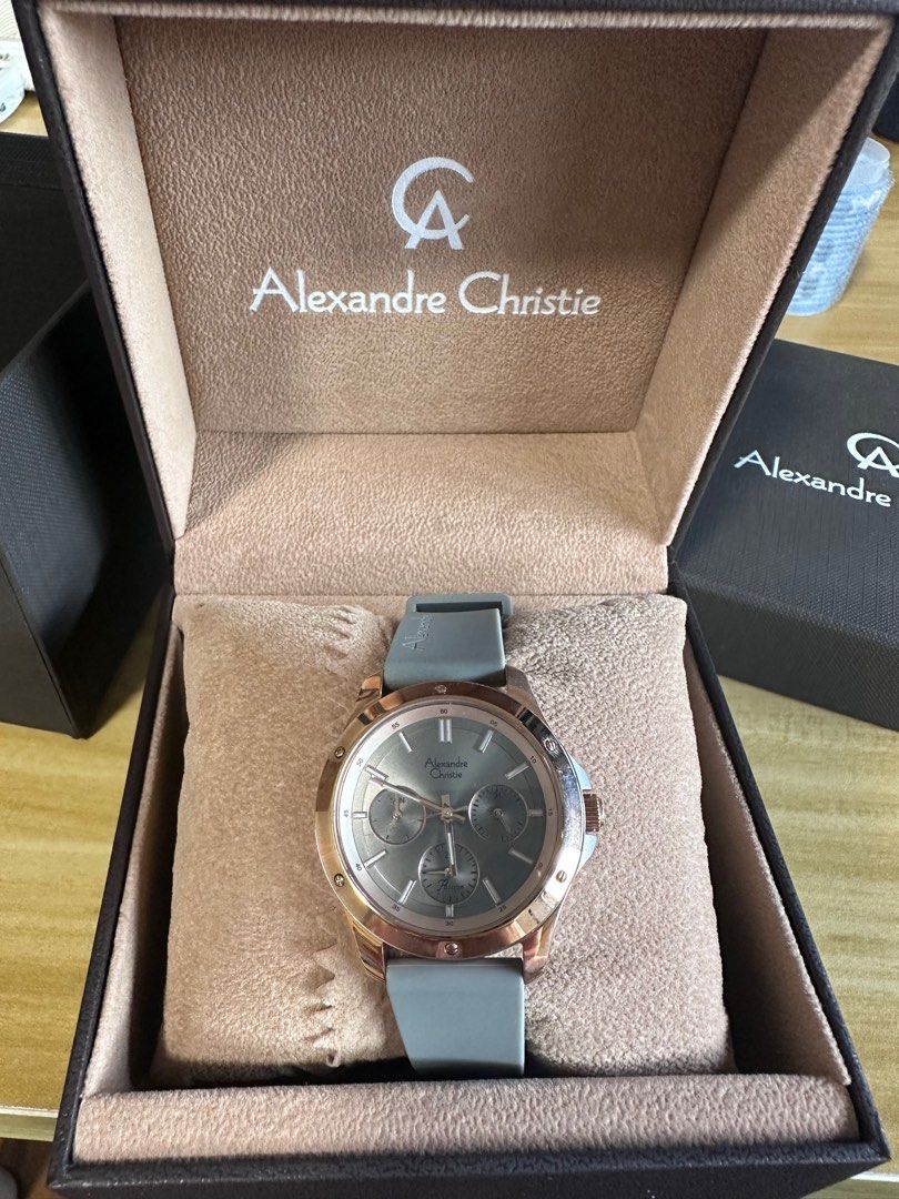 Daniel wellington cheap vs alexandre christie