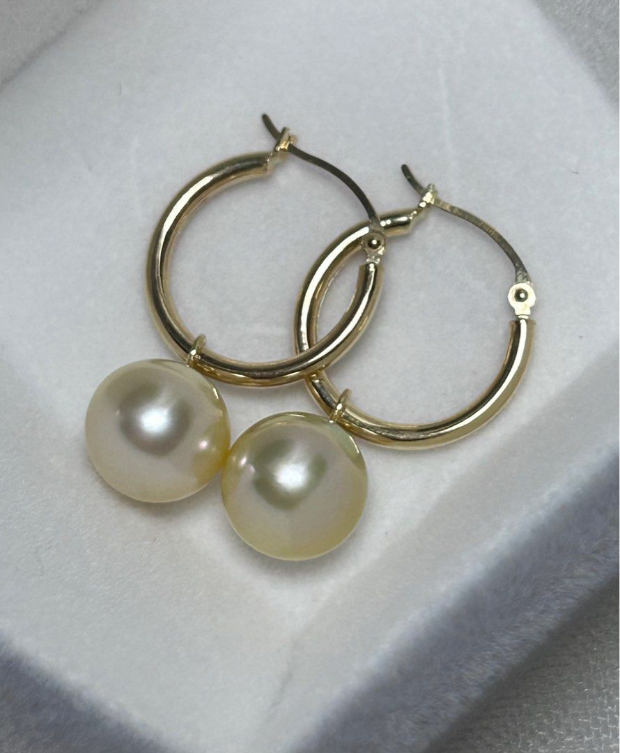 Gold hoop discount earring with pearl