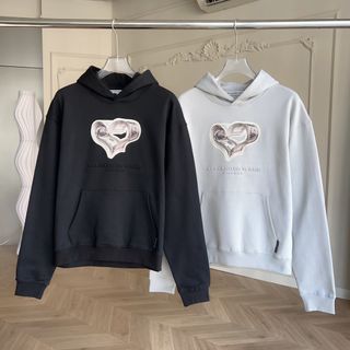 (Category: ) located in . Submitted by luxurycloset.shop (Listing ID 1282587952, Image 1). Description: .