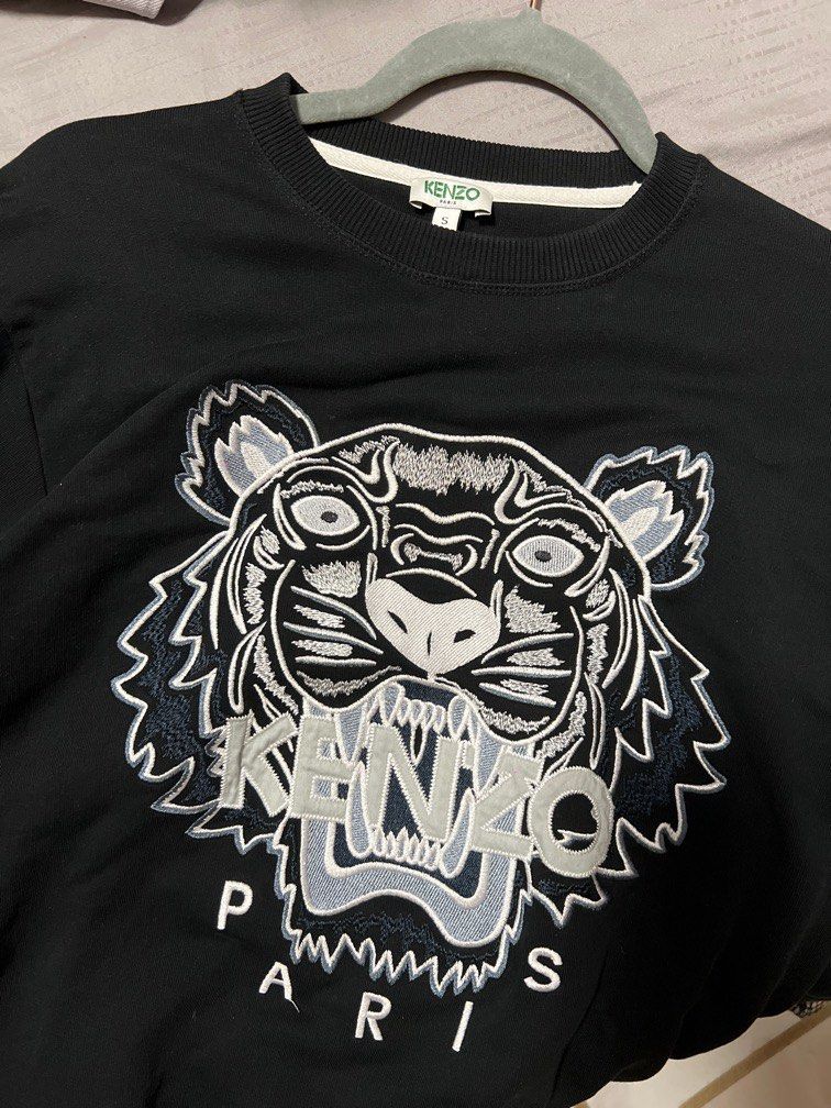 Authentic Givenchy Pullover (Category: Hoodies) located in Singapore. Submitted by clandestine (Listing ID 1282533786, Image 2). Description: Condition as good as new Tagged size S. Unisex Letting go cheap my loss your gain!.