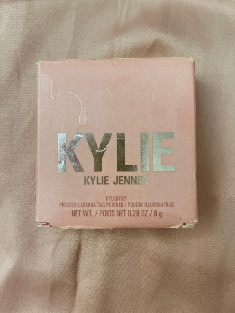 AUTHENTIC Kylie Cosmetics Pressed Highlighter (Category: Makeup) located in Manila. Submitted by cailleshope (Listing ID 1282459613, Image 1). Description: 100% AUTHENTIC Kylie Cosmetics Pressed Highlighter in the shade 020 Ice Me Out Lightly used but Good as New ✨ Bought in Mecca Store in Melbourne Australia 🇦🇺 .