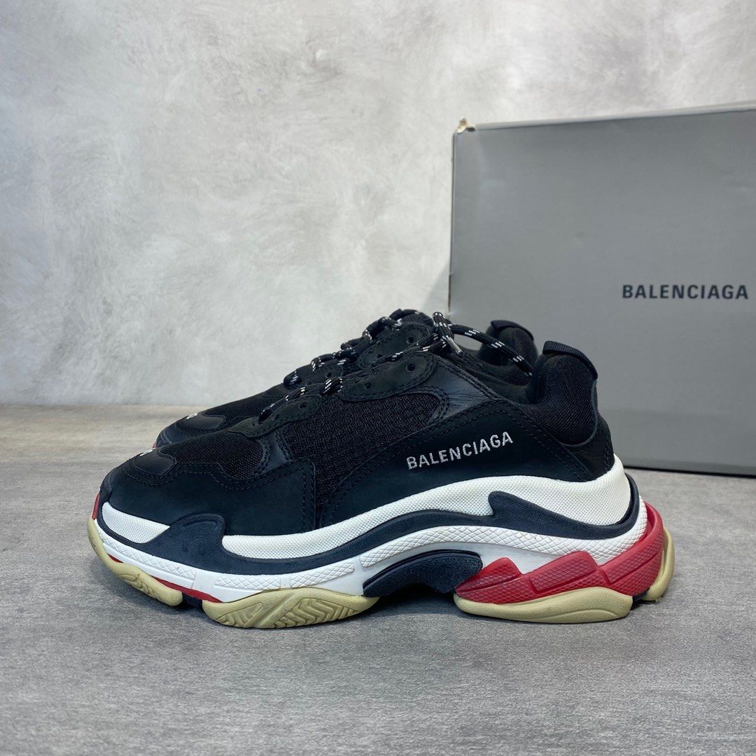 BALENCIAGA TRIPLE S BRED BLACK RED EU40 Fesyen Pria Sepatu Sneakers di Carousell