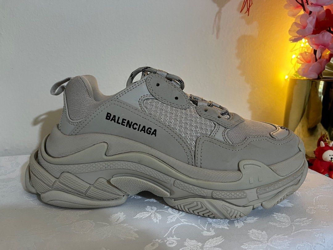 Triple s sales balenciaga beige
