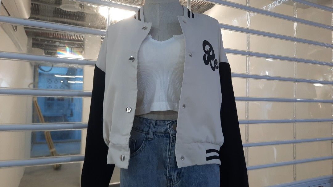 Baseball Jacket (Category: Coats, Jackets and Outerwear) located in Singapore. Submitted by heesiepy (Listing ID 1282469151, Image 1). Description: Worn only once to try it and realised I didn't like it. Its in very good condition • Bought at $25 selling at $20 • Payment: cash, paynow, paylah *Meet Ups ONLY* If interested pls msg me :).
