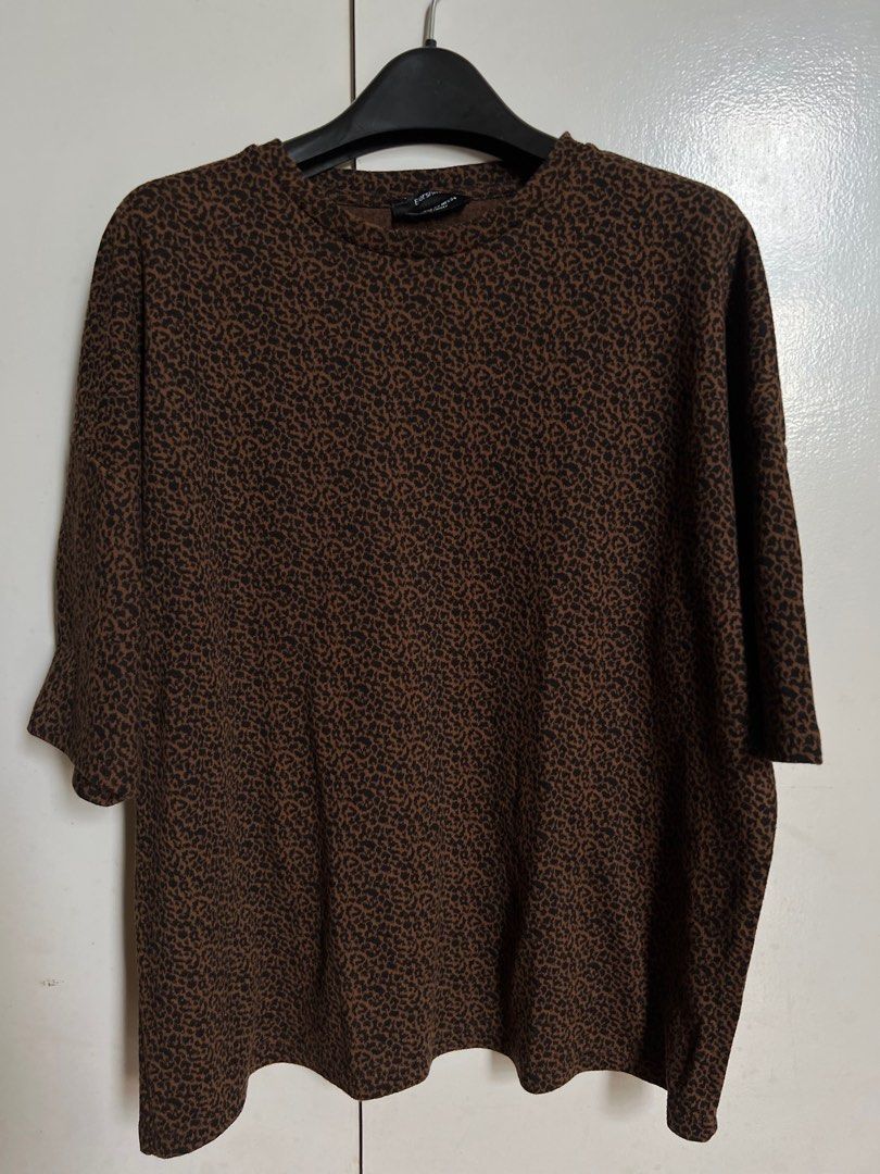 Bershka Boxy Shirt - XS (Category: Tshirts & Polo Shirts ) located in Taguig. Submitted by ruinstyle (Listing ID 1282417694, Image 1). Description: Bershka Boxy Shirt XS.