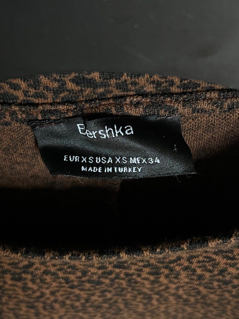 Bershka Boxy Shirt - XS (Category: Tshirts & Polo Shirts ) located in Taguig. Submitted by ruinstyle (Listing ID 1282417694, Image 2). Description: Bershka Boxy Shirt XS.