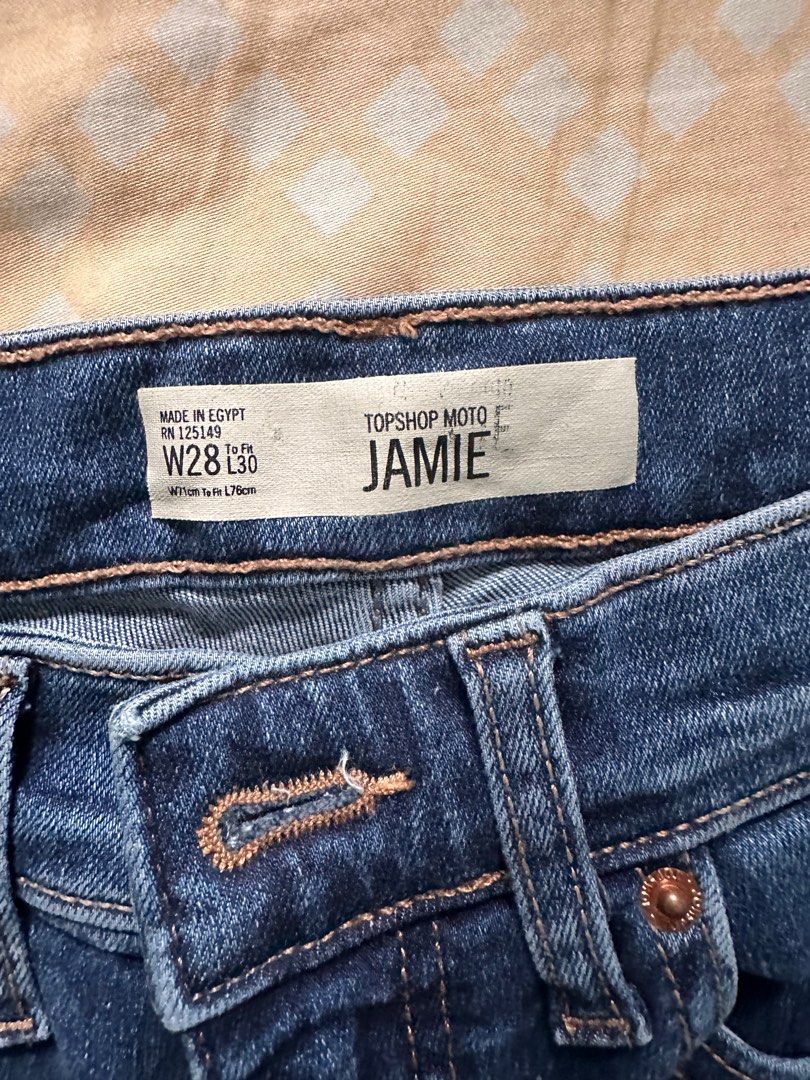 Blue denim jeans (Category: Jeans) located in Quezon City. Submitted by ankeyt (Listing ID 1282505158, Image 2). Description: .