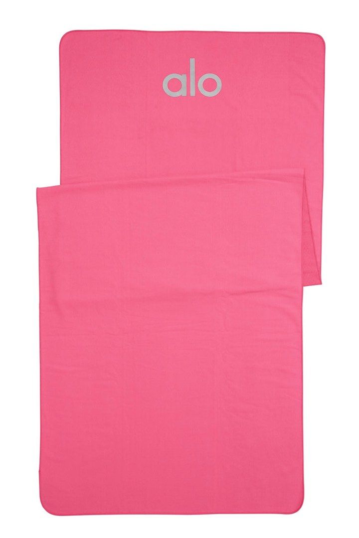 BNWT ALO YOGA Grounded No Slip Mat Towel Hot Pink, Sports