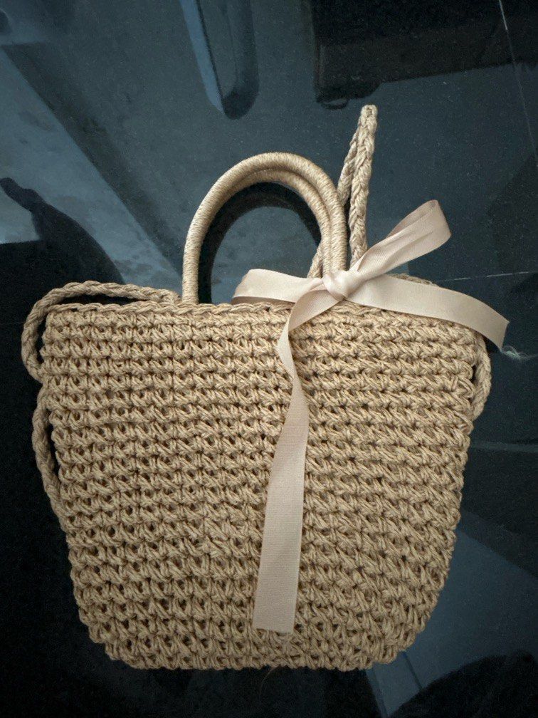 Rattan bag with top handle