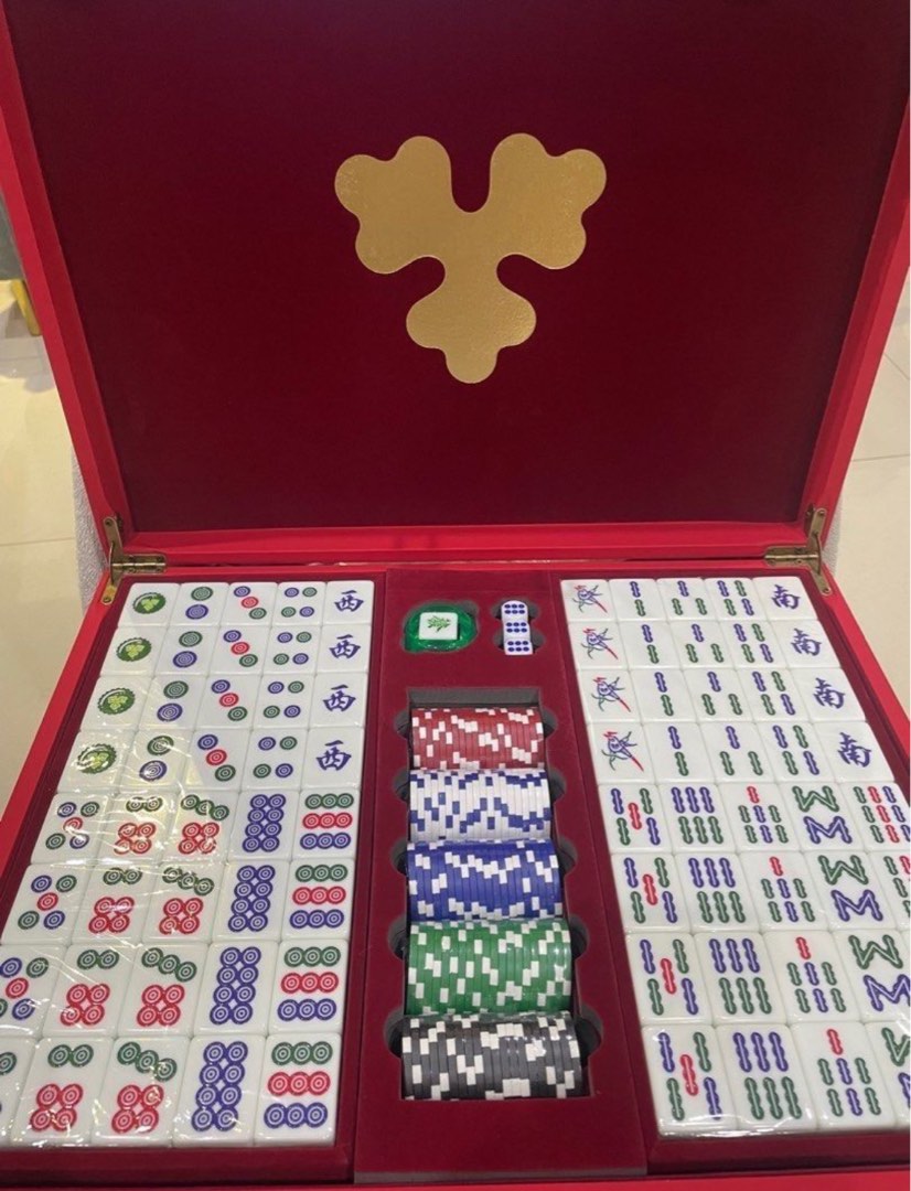 Carlsberg 2024 mahjong set & playing cards, Hobbies & Toys, Toys