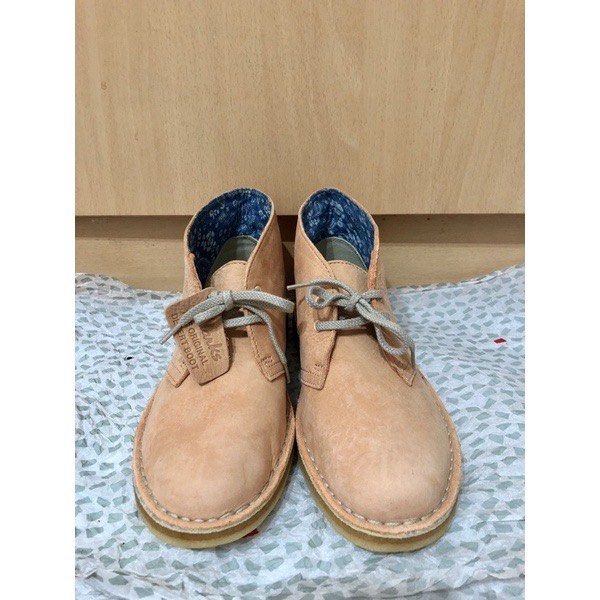 Peach desert hotsell clarks