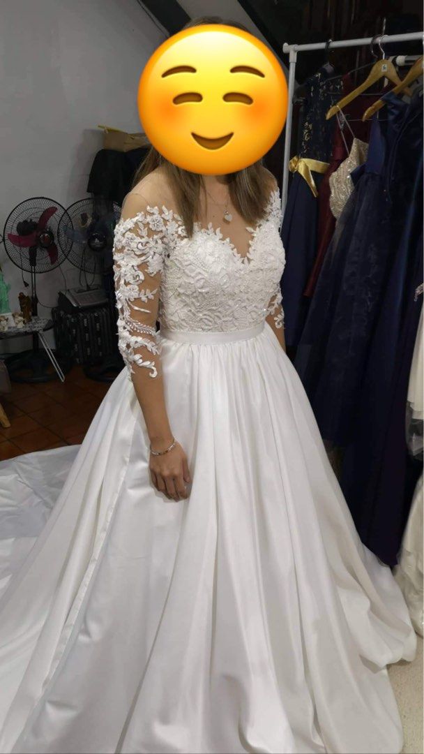 Customized wedding gown with detachable skirt (Category: Evening dresses & gowns) located in Manila. Submitted by stealmystuff (Listing ID 1282416348, Image 1). Description: Free cord, veil, garter, and coin.