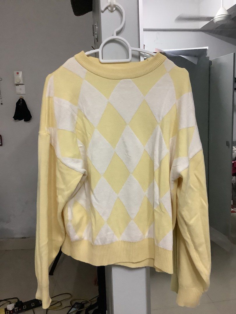 Cute yellow store sweatshirt