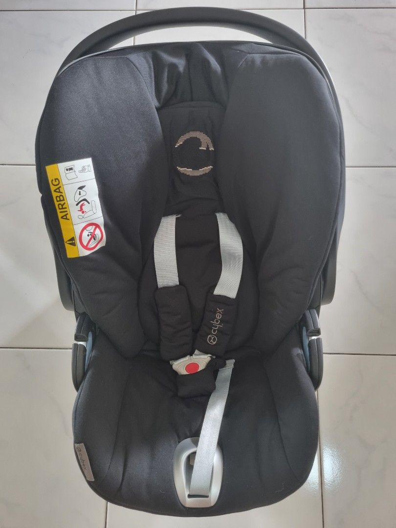 Cybex Aton Q baby car seat come with adapter