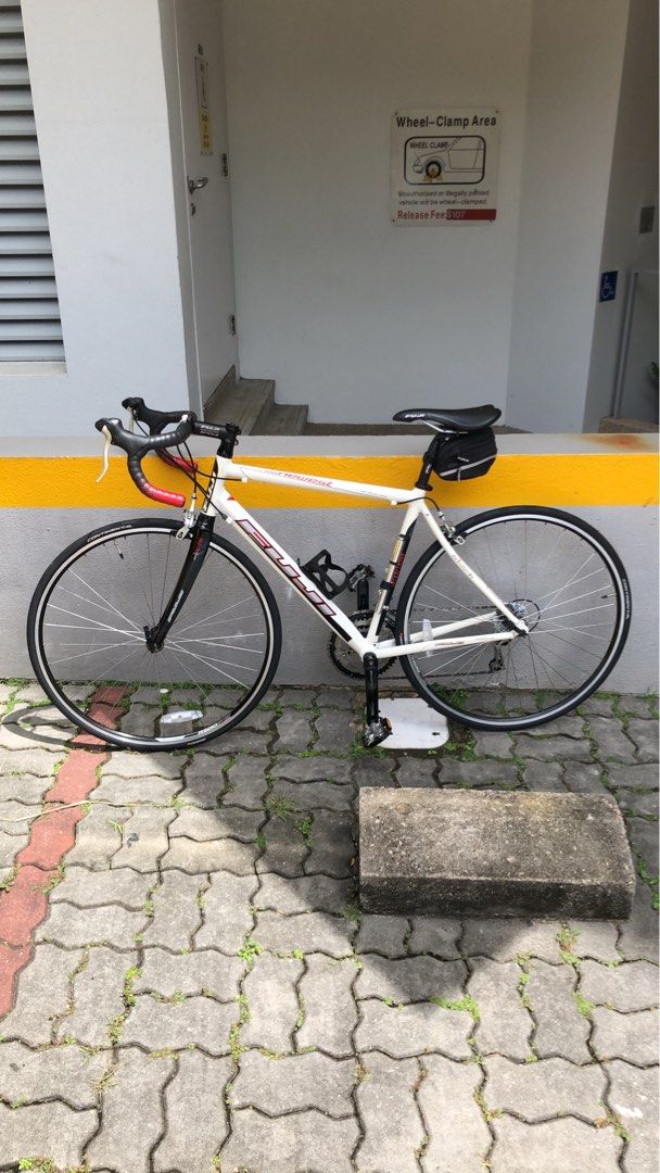 Fuji newest 2.0 road bike clearance