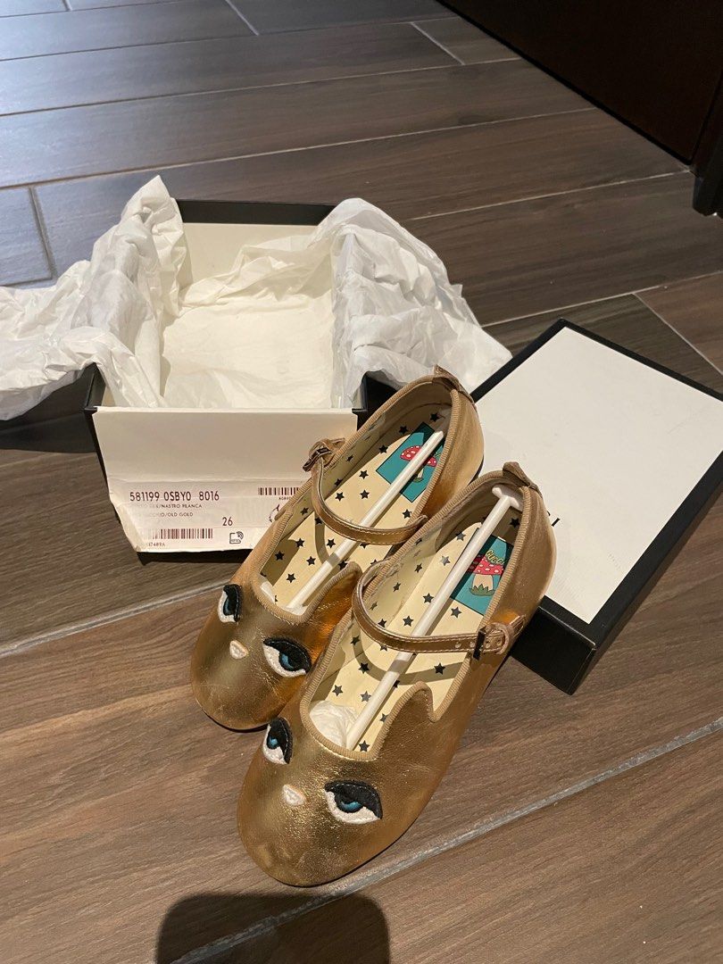 Gold Gucci shoes size 26