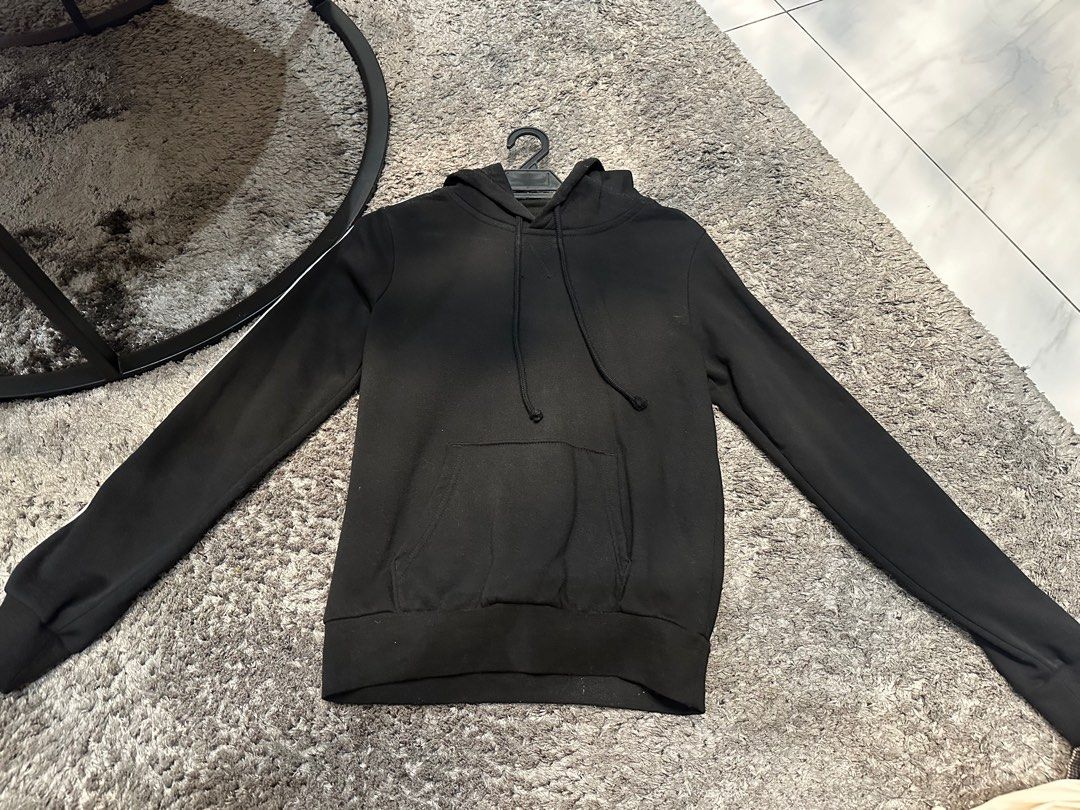 H&m black sale hoodie men