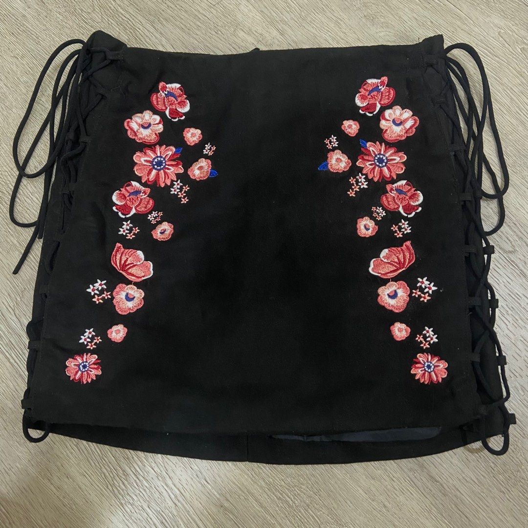 H M mini velvet black skirt Women s Fashion Bottoms Skirts on
