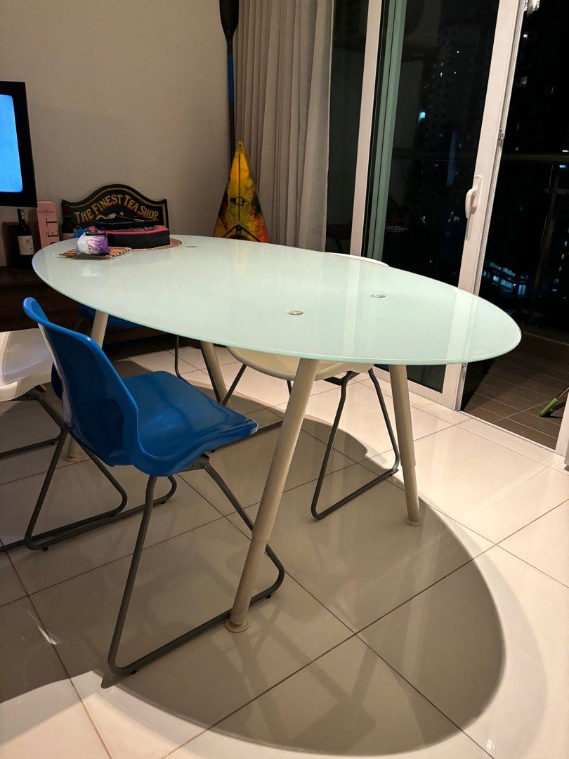 Oval glass dining table clearance ikea