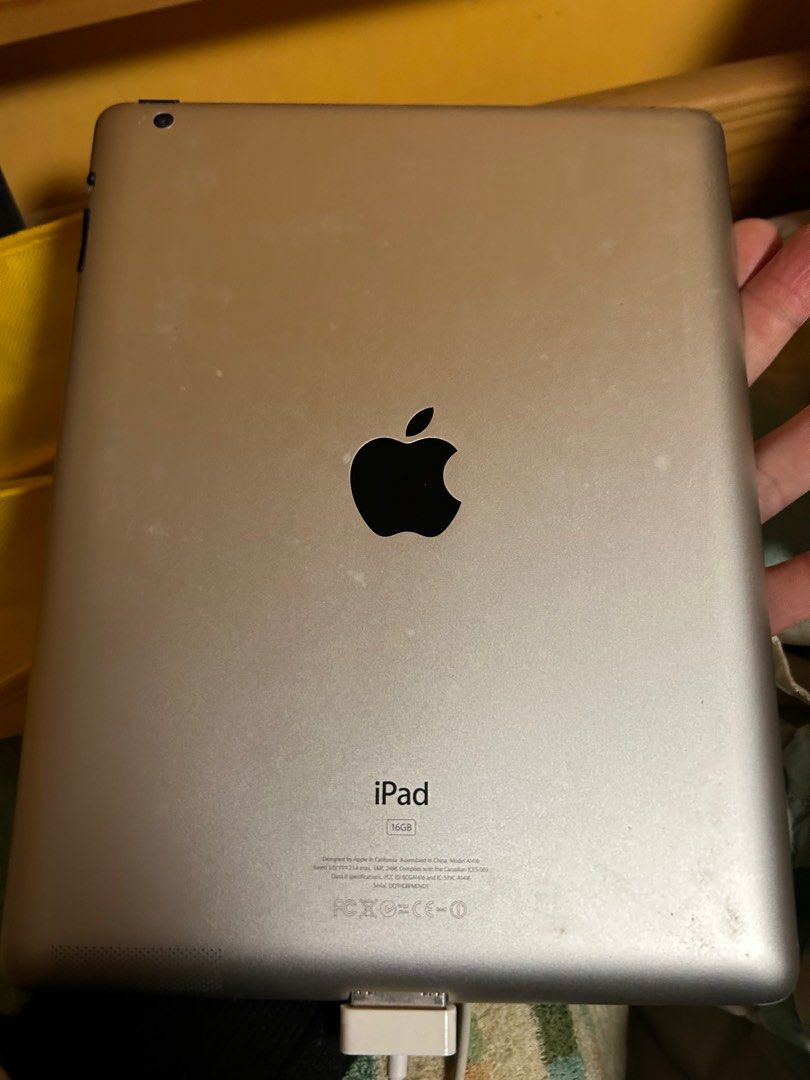 iPad 2 （分類：平板電腦 - iPad）位於 Hong Kong。 由 tl941 提交（商品編號 1282484419，圖片 2）。簡介： 差唔到電着唔到機當零件賣I pad 2 不知容量大細 要換電芯 Not working ! For Spare part?。