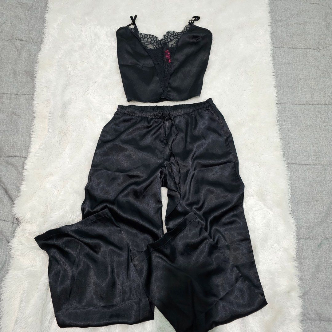 La senza satin sleepwear set (Category: Undergarments & Loungewear) located in Cainta. Submitted by petite_finds (Listing ID 1282417733, Image 1). Description: La senza satin pajama Top is size M bottom is XS Best fits size S Really nice on skin when worn.
