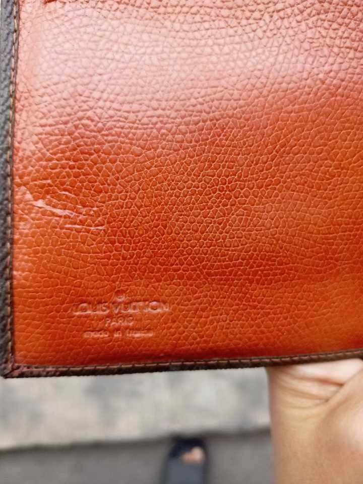 Louis Vuitton passport holder ( BASA MUNA DESCRIPTION) (Category: Luxury Bags & Wallets) located in Muntinlupa City. Submitted by bunyeaimeevanessa150 (Listing ID 1282427922, Image 3). Description: No return no exchange perfect condition walang flaws no tears cracks na maliit lang unnoticeable anjan na lahat Ng pics no video don't waste my time don't offer if you're not sure then if you offer then I'll accept then you'll seen zone I'll block you 