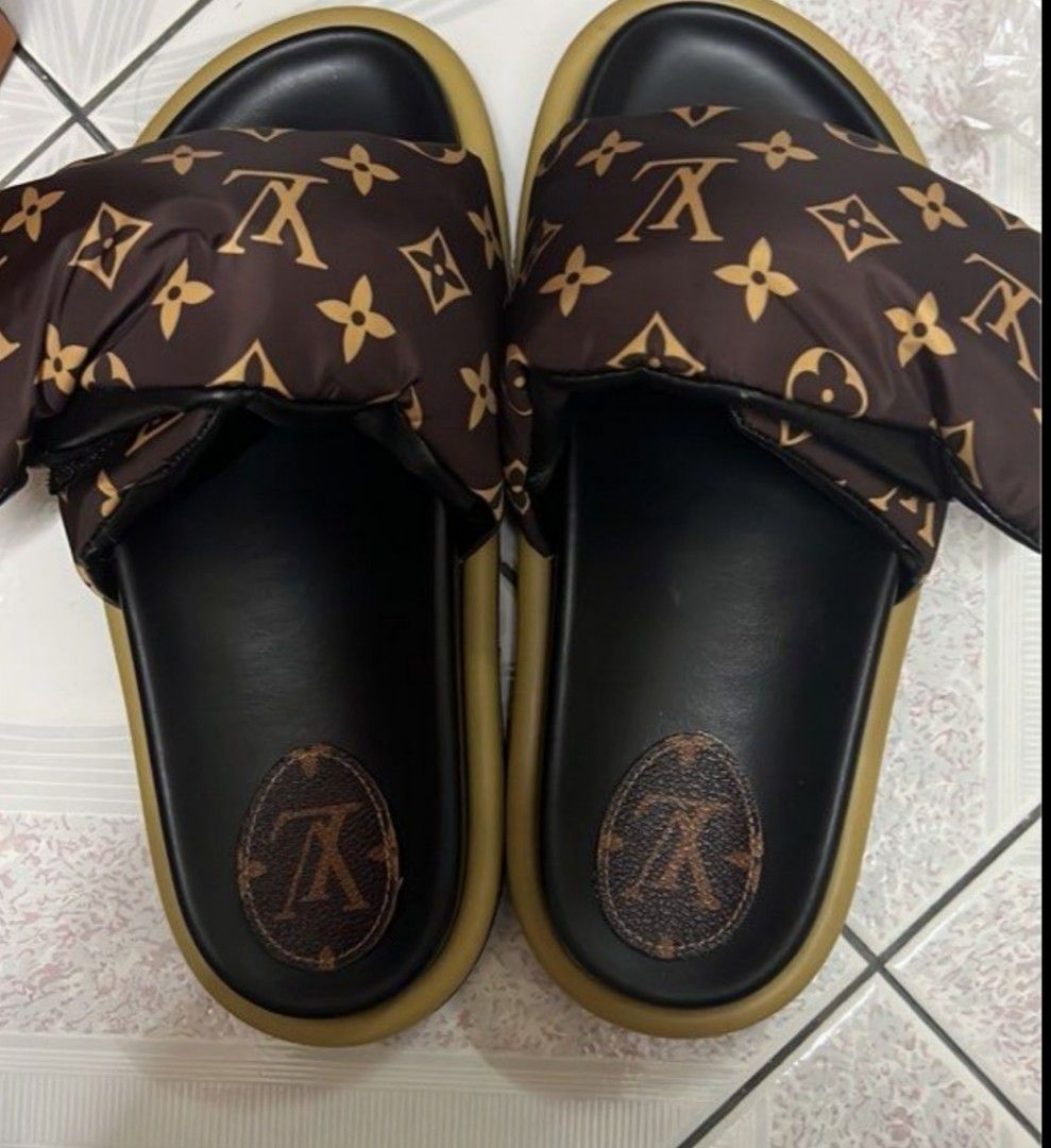 Lv flip flops hot sale
