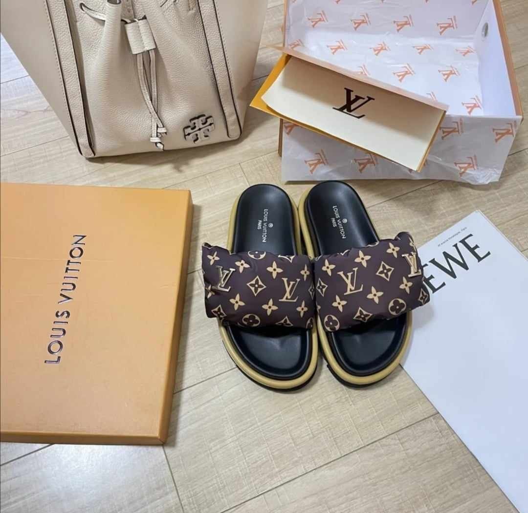Lv top flip flops