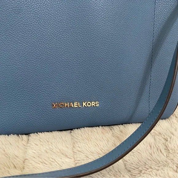 Michael kors hotsell hayes bucket