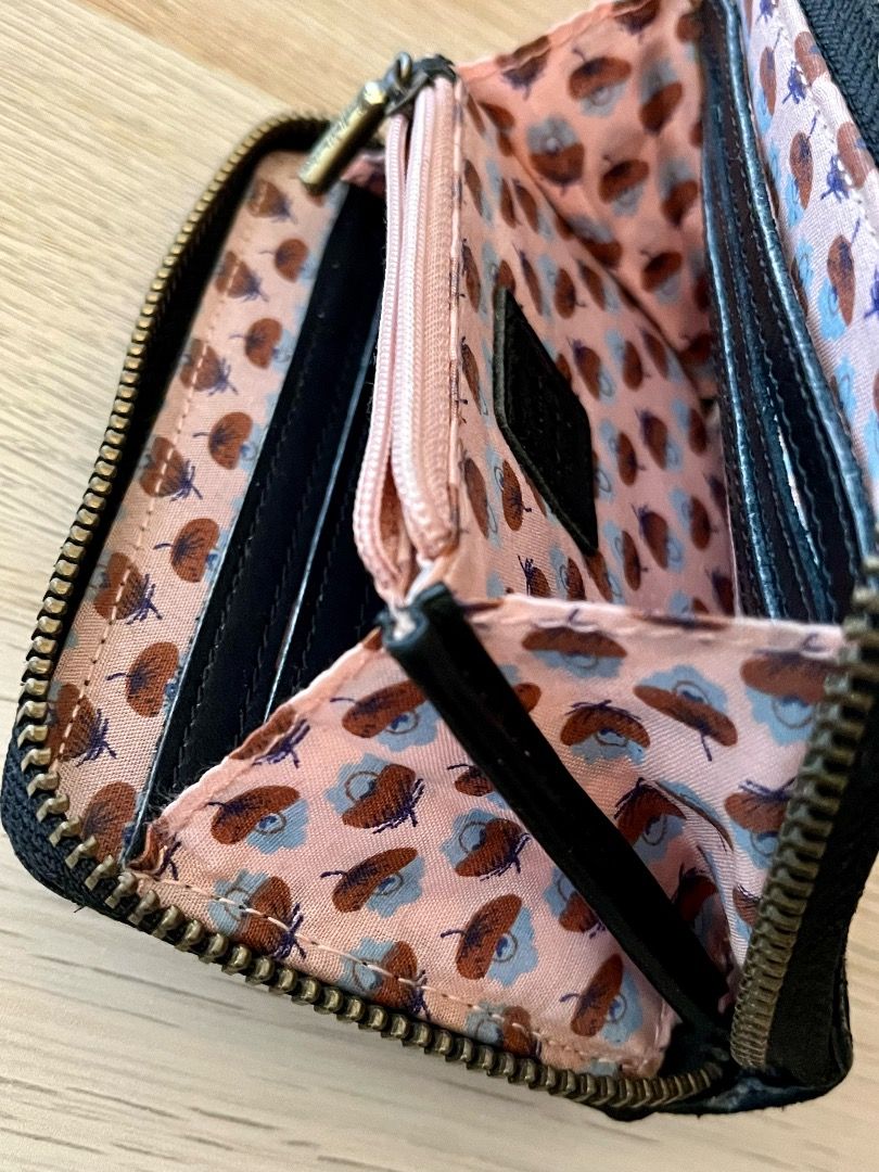 Mila Louise Paris Black Leather Wallets 黑色皮質拉鍊皮夾/ 零錢包