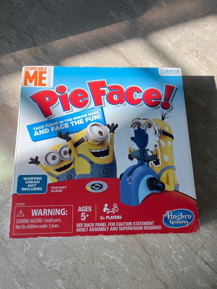 Minion pie face top