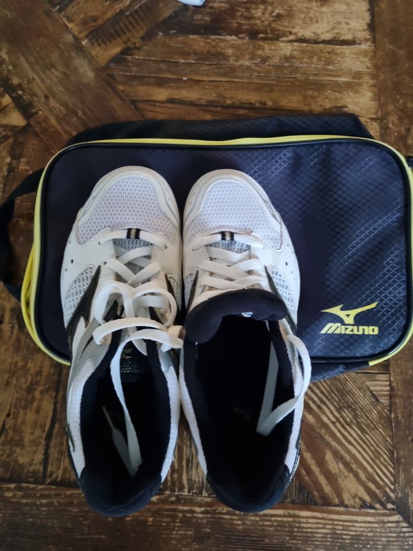 Mizuno on sale squash shoes
