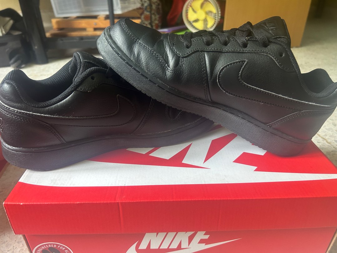 Nike ebernon low all black top