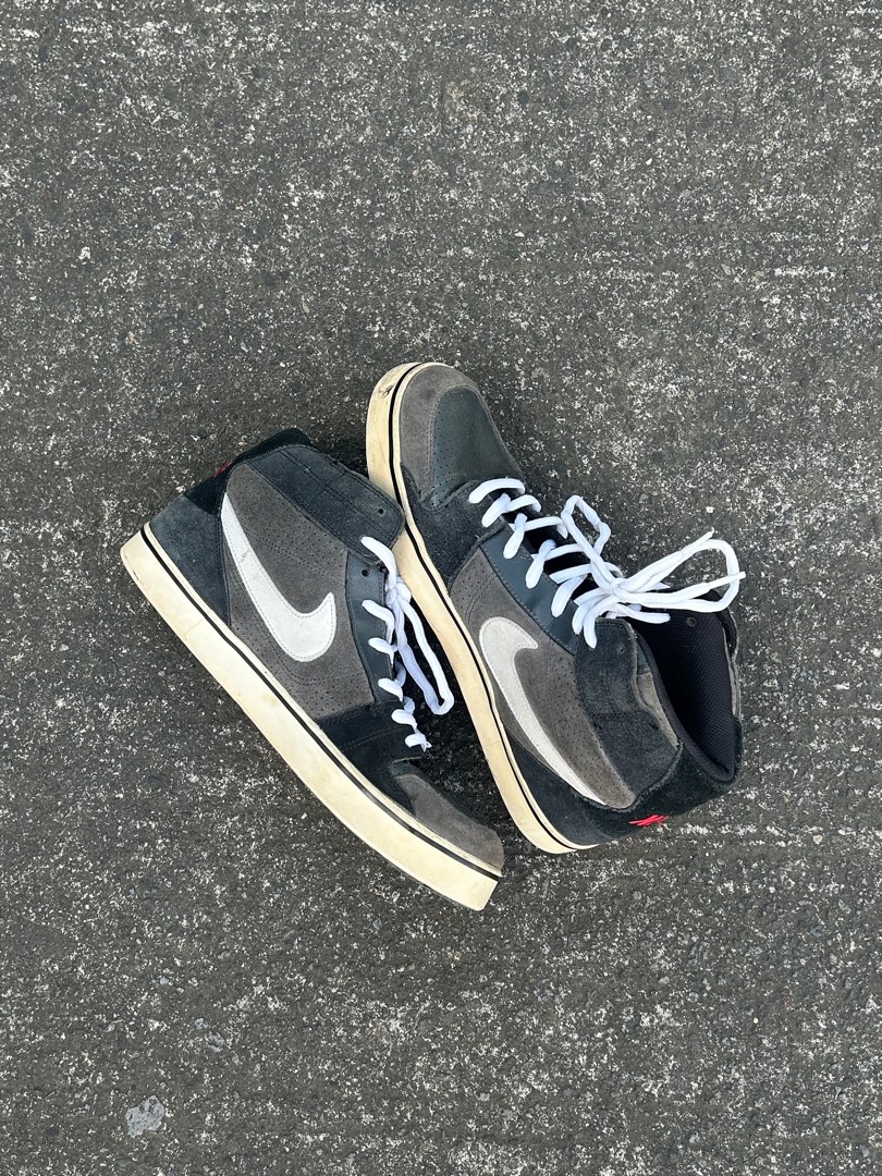 Nike best sale ruckus mid