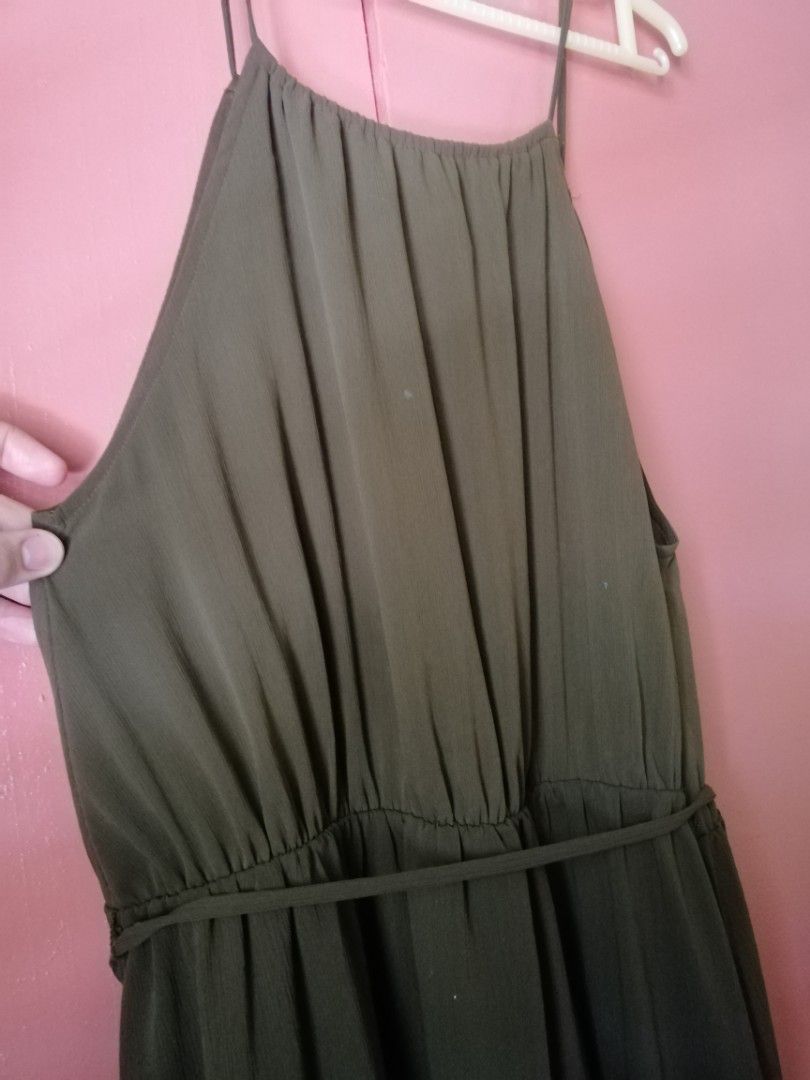 Olive green sexy dress (Category: Dresses) located in Sibonga. Submitted by mummavee (Listing ID 1282557329, Image 2). Description: Used few times, good as new. No damages/tear. RFS: Decluttering.