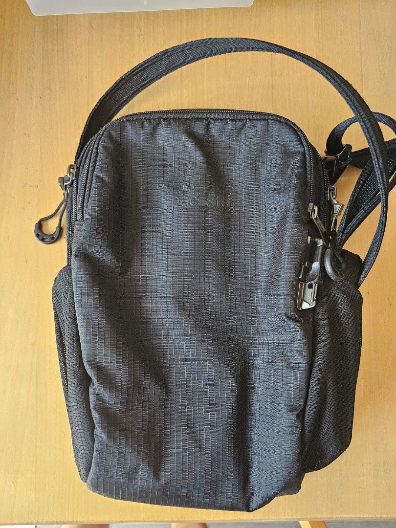 Pacsafe vibe 200 crossbody sling bag top