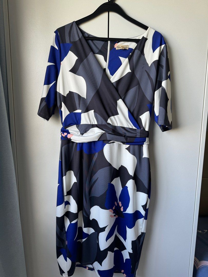 Phase store eight size