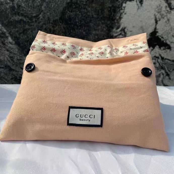 Gucci small hotsell cosmetic bag