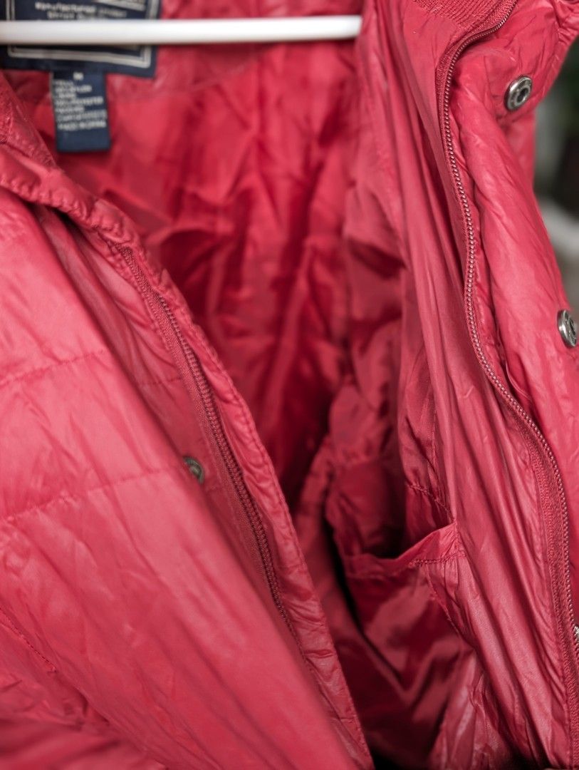 Preloved Unisex M Red Puffer Jacket (Category: Coats, Jackets and Outerwear) located in Valenzuela. Submitted by isabellinakayo (Listing ID 1282471582, Image 3). Description: Preloved Unisex M Red Puffer Hoodie Jacket fits M men Fits L women Detachable Hoodie.