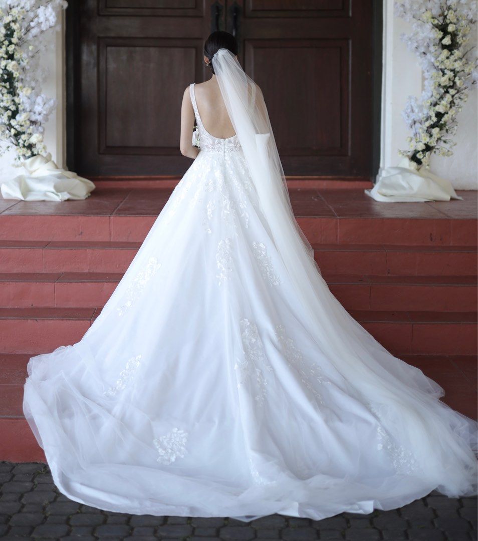 Wedding dresses used once on sale