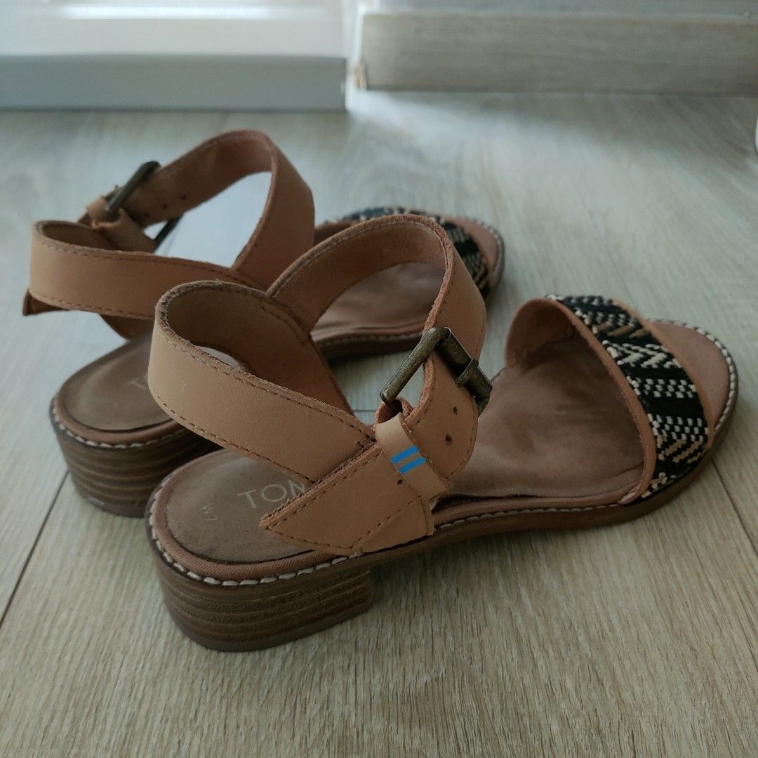 Toms hotsell camilia sandal